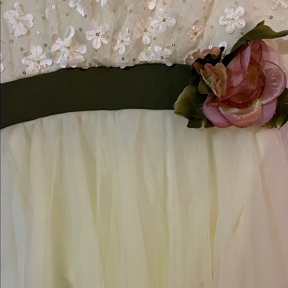 Curtain Call Dress -Ltyellow-cut out back-lace floral bodice-Tulle-Size Large